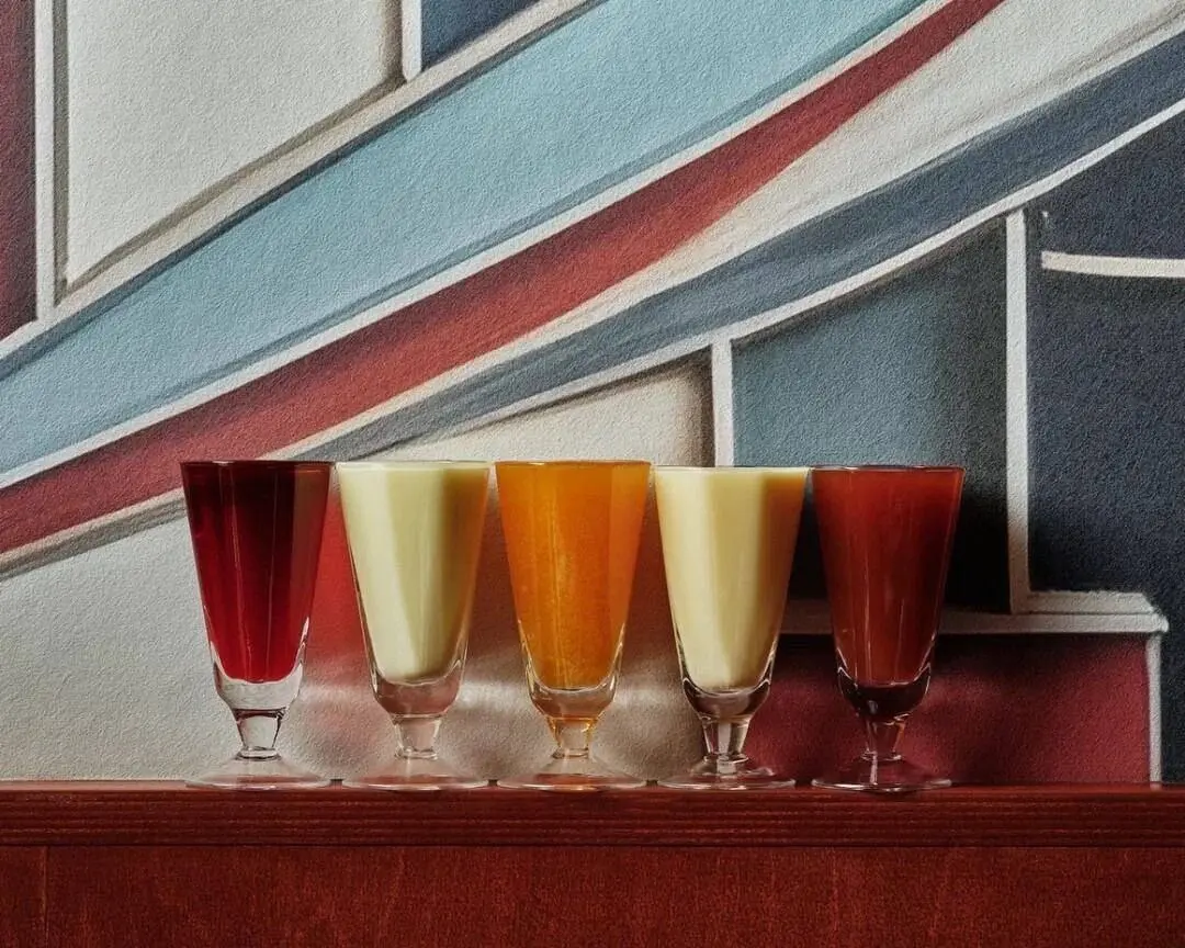 «Карусель» — всё! В Петербурге закрылась рюмочная от AF Brew.
Рынок алкозаведений и формата рюмочных в целом находится в фазе снижения: падает потребительский интерес, уменьшается частота посещений | Сетка — социальная сеть от hh.ru