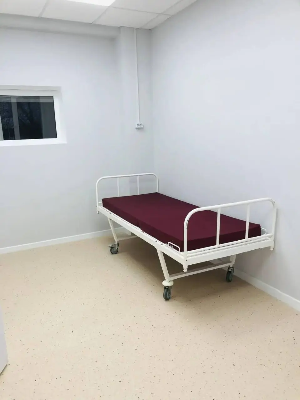 В Туркменском округе капитально отремонтировали поликлинику🏥
За 40 лет существования поликлиника ни разу не ремонтировалась, но теперь здание полностью обновлено — от фундамента до кровли | Сетка — социальная сеть от hh.ru