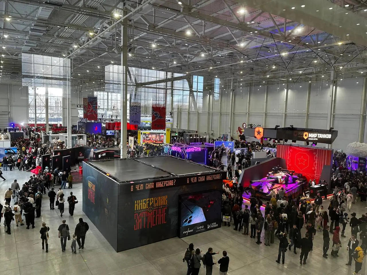 ComicCon/ИгроМир в Москве наконец вернулся после очень долгого перерыва. Сразу было видно: народ жутко соскучился | Сетка — социальная сеть от hh.ru