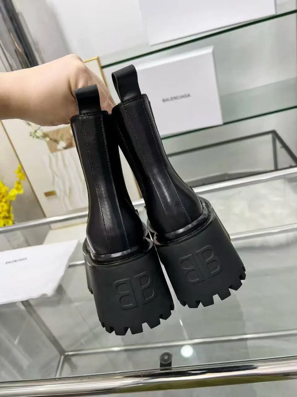 ✔️Премиум
✔️В наличии 36-41 размеры
✔️Цена 13.500₽
✔️Доставка-примерка по Москве
✔️ +7 (968) 431-64-42
✔️Отправка в регионы ✈️ в этот же день | Сетка — социальная сеть от hh.ru