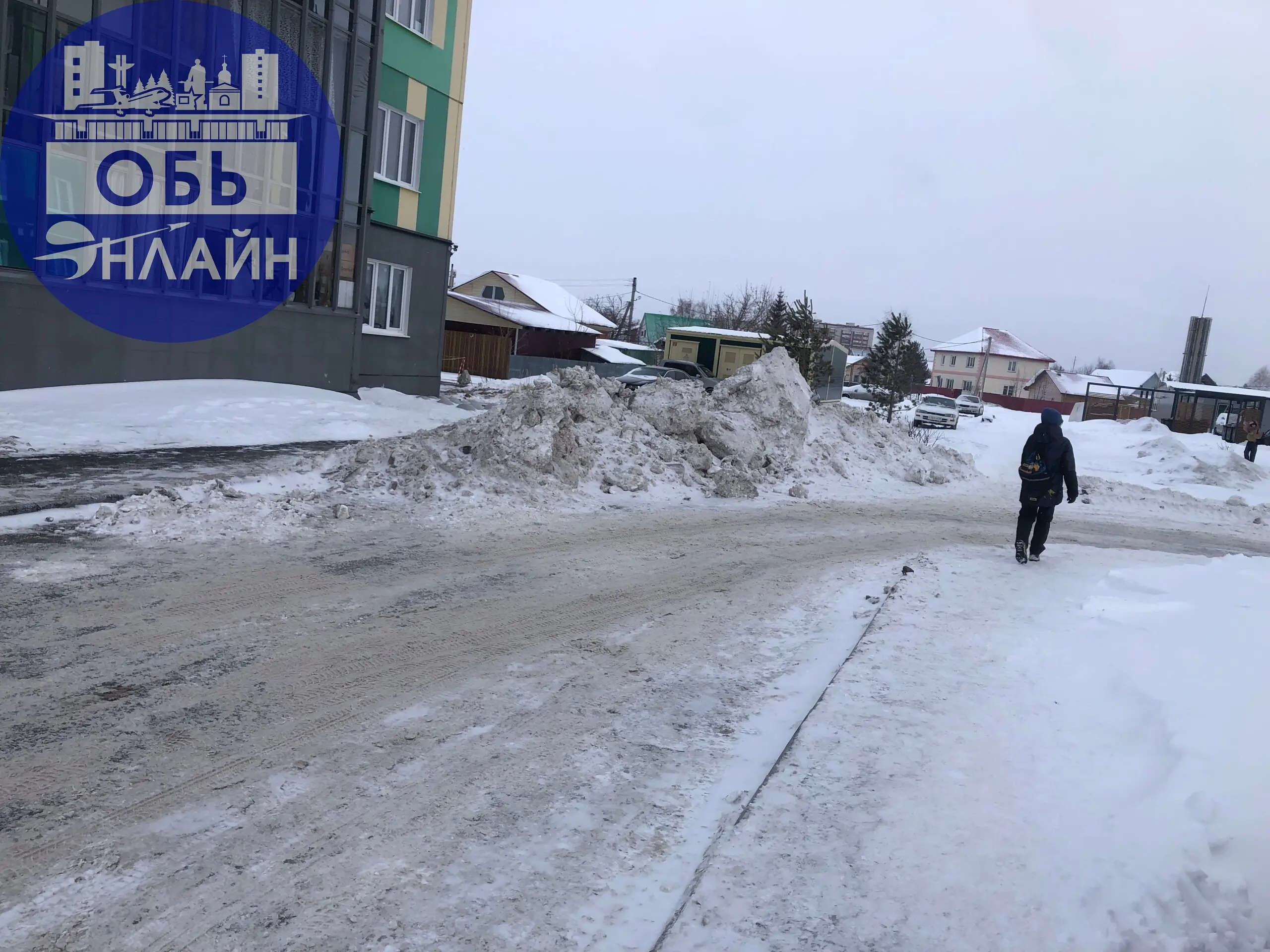 ↗ Куда девать снег? Конечно же к домам. Снегоотвал на Октябрьской.
Спасибо хоть за чищенные дороги, а снег растает, «скоро» весна.
vk.ru
Подробнее на https://vk.com/ob | Сетка — социальная сеть от hh.ru