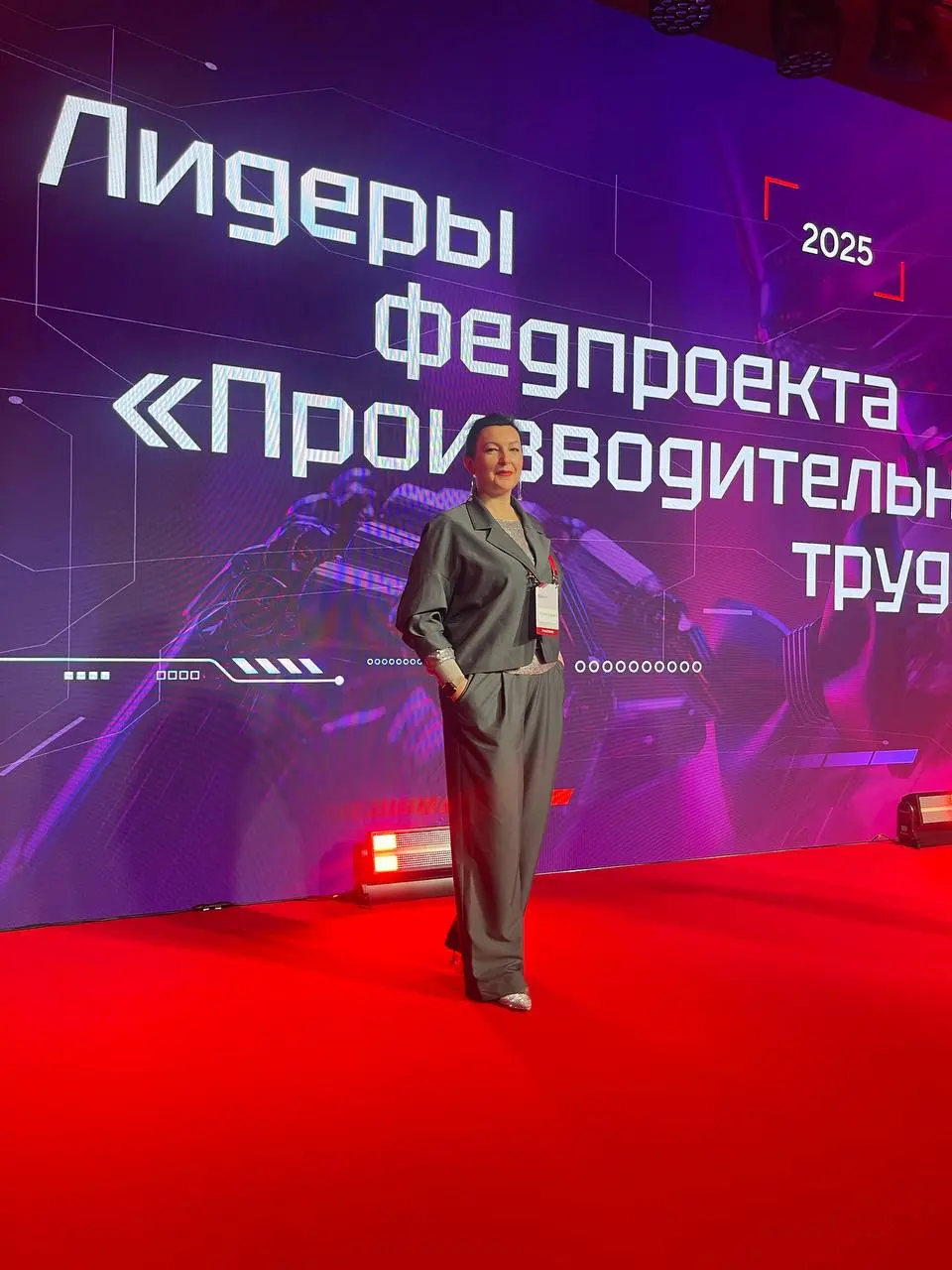 10 ГЛАВНЫХ ВОПРОСОВ дляподведения итогов года!
Доброе утро, друзья!☕️
Последняя пятница года, и пора подвести итоги года
1 | Сетка — социальная сеть от hh.ru