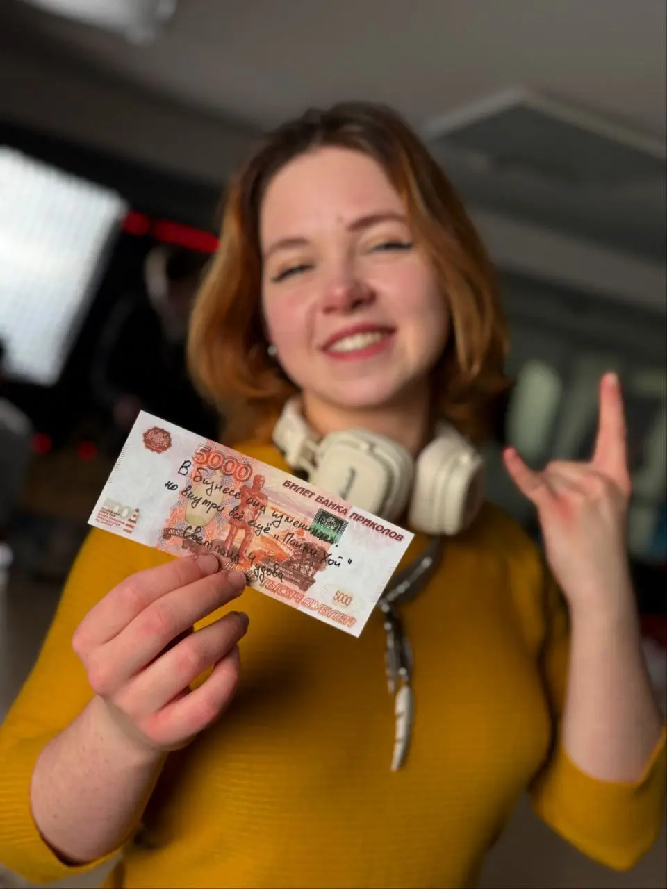 Подарки подарены, эмоции получены, сладости подъедаются.
Но это ещё не всё) будет что-то ещё, но раскрывать все карты не буду | Сетка — социальная сеть от hh.ru