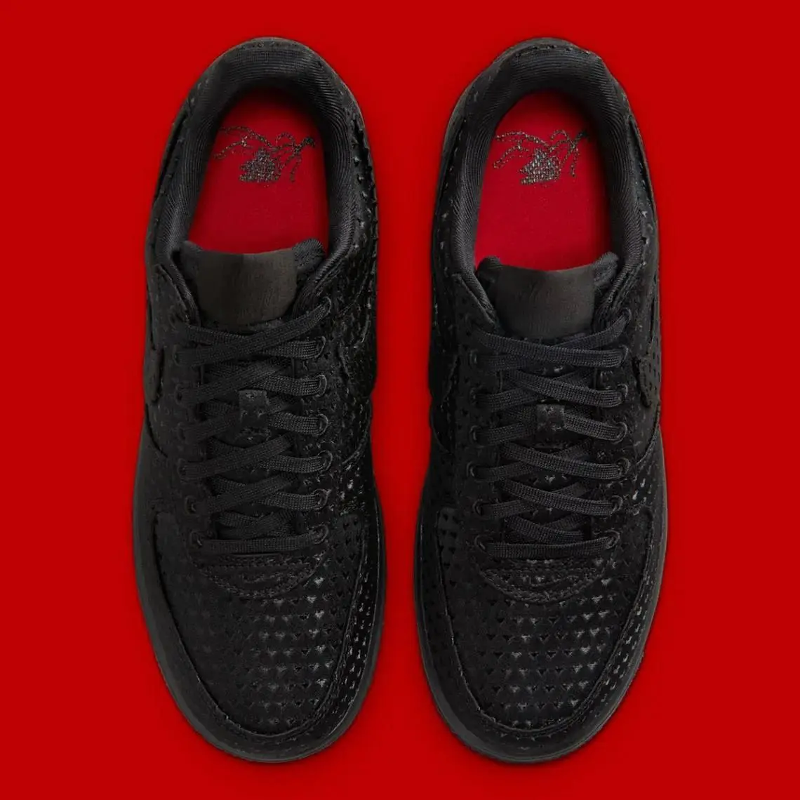 Ну это просто нереальная горючка… Nike подгоняет сразу три пары кроссовок ко Дню святого Валентина. Да, обычно мокапы уже известны осенью, а ближе к декабрю показывают, как это будет выглядеть | Сетка — социальная сеть от hh.ru