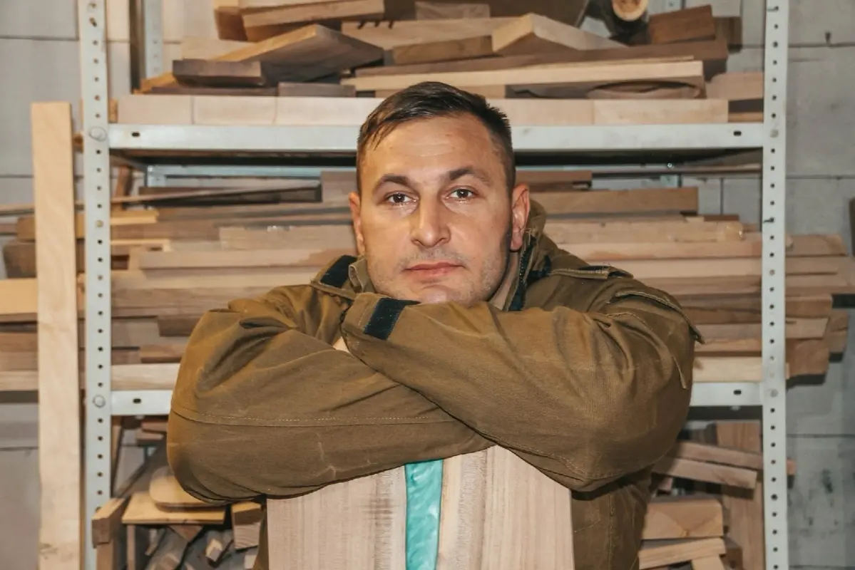 Меня зовут Александр, и я тот самый мастер, который вкладывает душу в каждую деталь мебели из натурального дерева и каждый венец бревенчатого дома | Сетка — социальная сеть от hh.ru