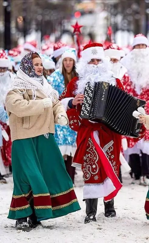 🎅🏼Сегодня состоится красочный парад Дедов Морозов с духовым оркестром
27 декабря 17:17-18:00
После завершения шествия зрителей ждет развлекательная программа
▫️Вход свободный
📍от Никольской улицы, про... | Сетка — социальная сеть от hh.ru