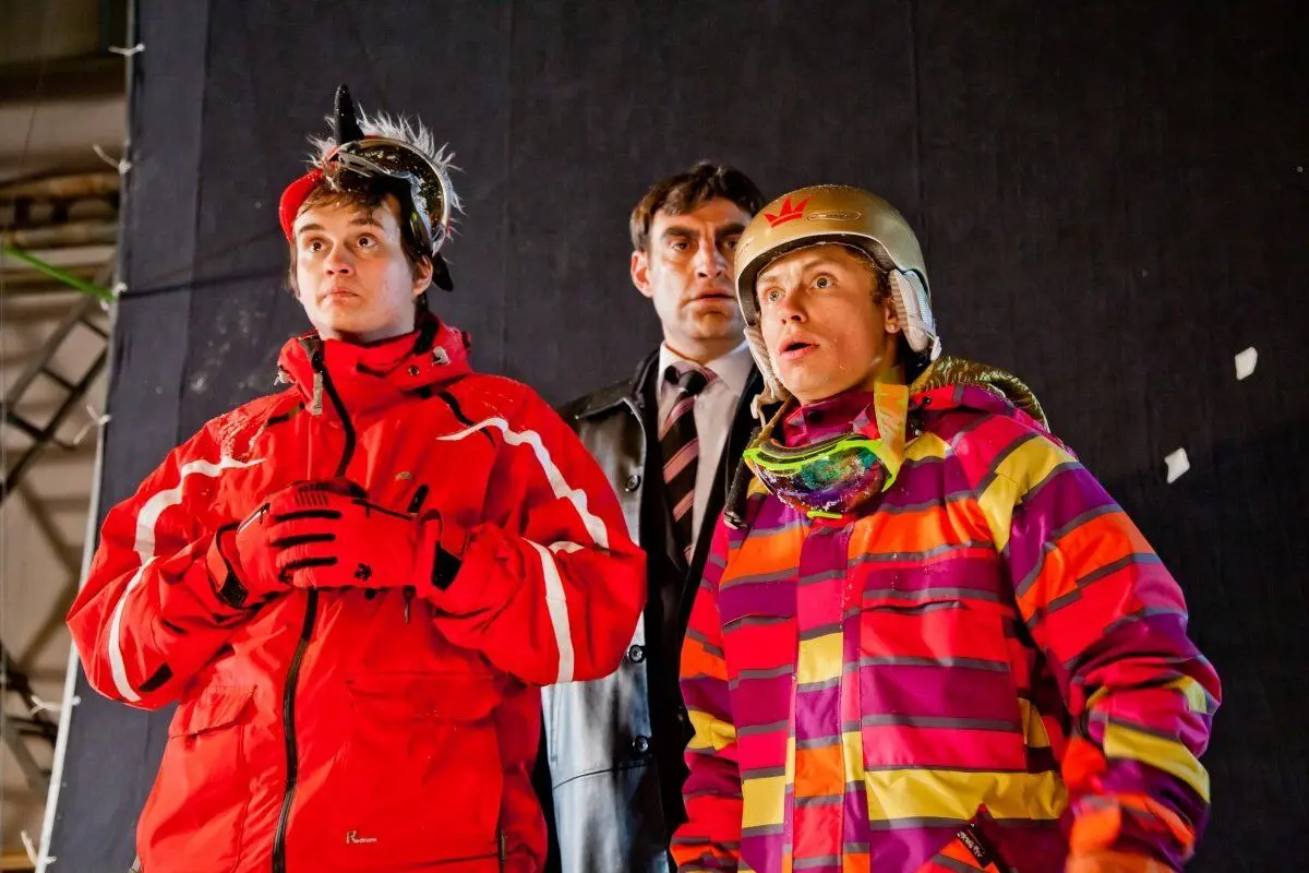 🎄✨ Новогодняя киноподборка и игра для вас! ✨🎄
Привет, друзья! 👋
Сегодня суббота - а значит, время моих рекомендаций, что посмотреть из фильмов и сериалов | Сетка — социальная сеть от hh.ru