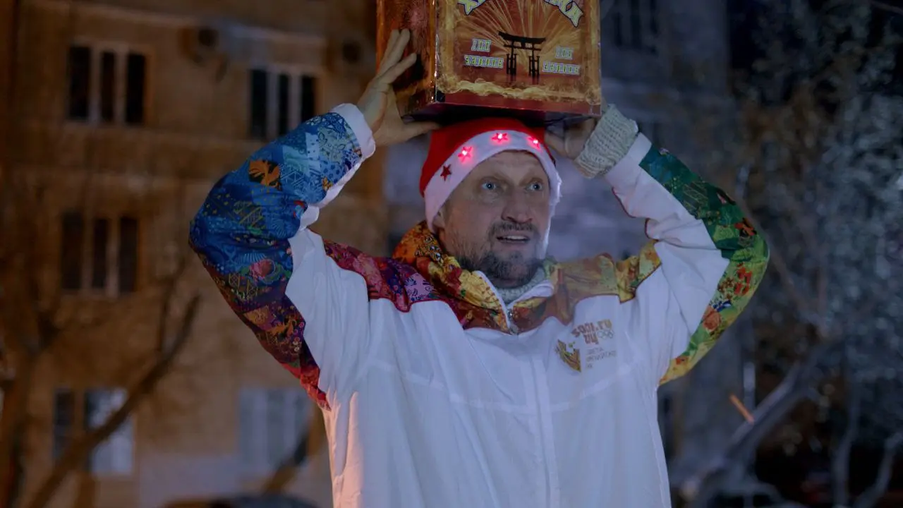 🎄✨ Новогодняя киноподборка и игра для вас! ✨🎄
Привет, друзья! 👋
Сегодня суббота - а значит, время моих рекомендаций, что посмотреть из фильмов и сериалов | Сетка — социальная сеть от hh.ru