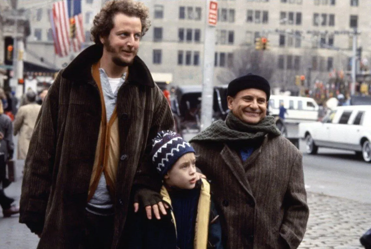 🎄✨ Новогодняя киноподборка и игра для вас! ✨🎄
Привет, друзья! 👋
Сегодня суббота - а значит, время моих рекомендаций, что посмотреть из фильмов и сериалов | Сетка — социальная сеть от hh.ru