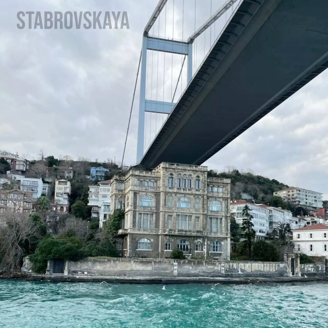 Самый дорогой дом в Турции
Это исторический особняк Зеки-паши (Zeki Paşa Yalısı) на Босфоре в Стамбуле, который неоднократно выставлялся на продажу, а его последняя цена оценивалась в 10 миллиардов ту... | Сетка — социальная сеть от hh.ru