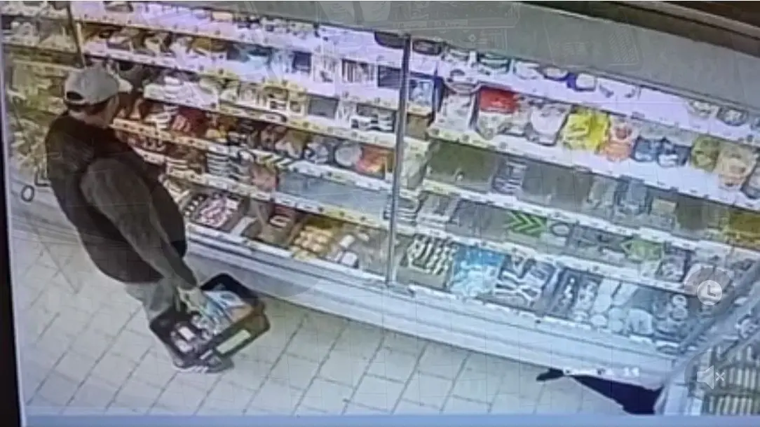 В Кировском округе мужчина вынес из магазина продукты на сумму 10 тысяч рублей
Полицейские без труда нашли вора. Проделка 35-летнего покупателя попала на камеру | Сетка — социальная сеть от hh.ru