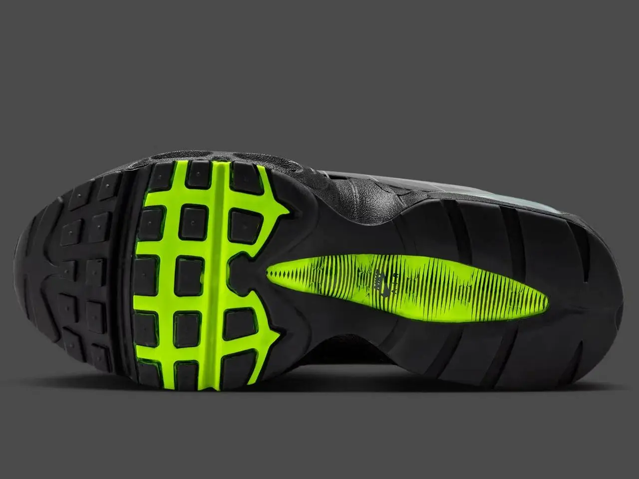 Nike продолжает сотрудничество с LEGO, на этот раз представив переосмысление Air Max 95 в культовой расцветке «Neon» | Сетка — социальная сеть от hh.ru