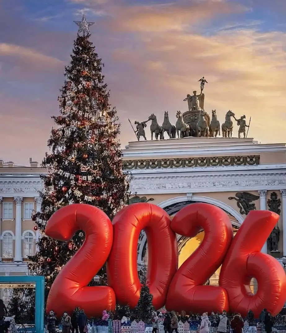 🎄 Новогодний промт: гигантское надувные шары в виде 2026 | Сетка — социальная сеть от hh.ru