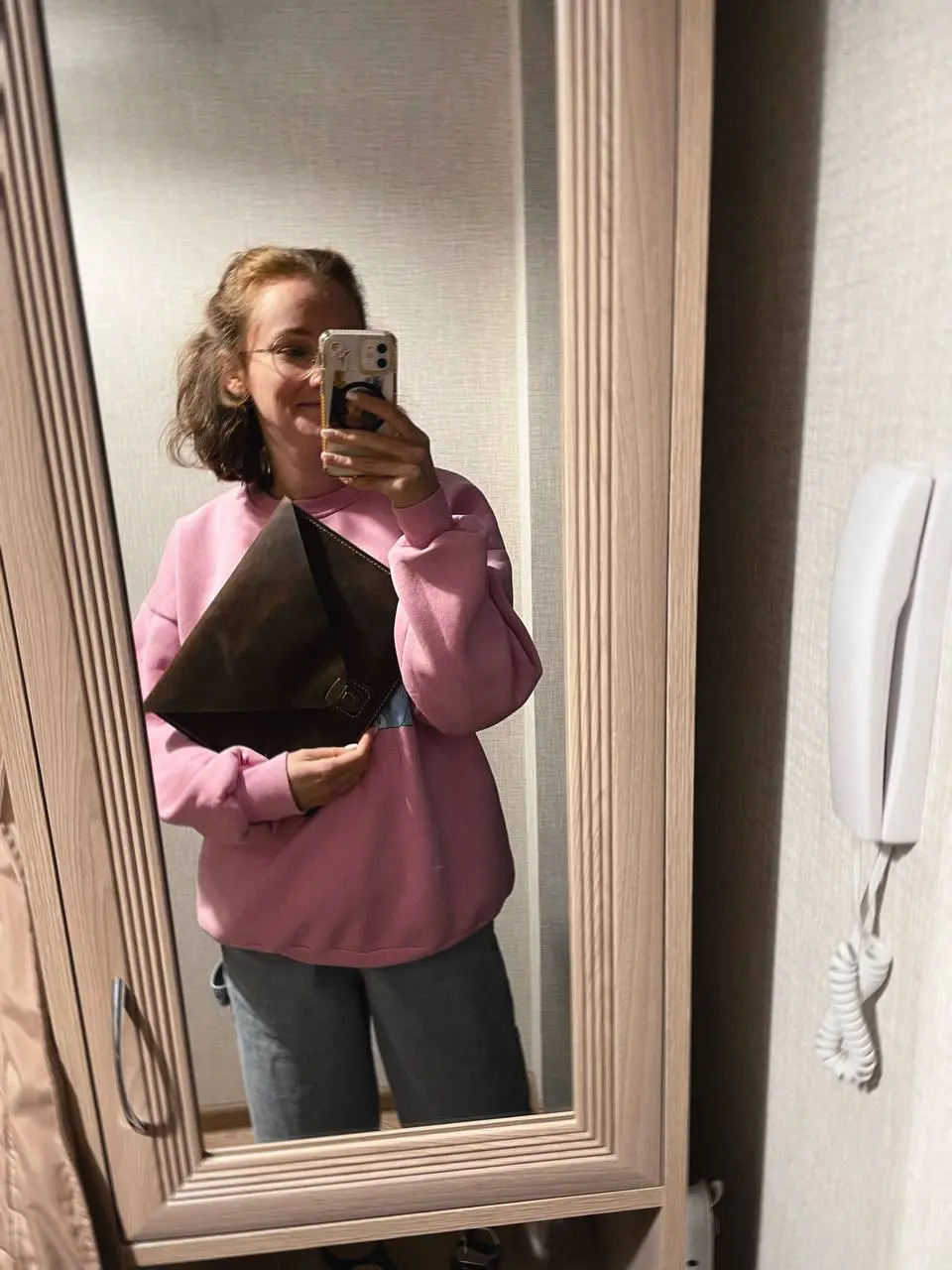 Сегодня «выгуливала» папку для документов🌟
Очень удобная, а главное снег выдержала!😎 | Сетка — социальная сеть от hh.ru