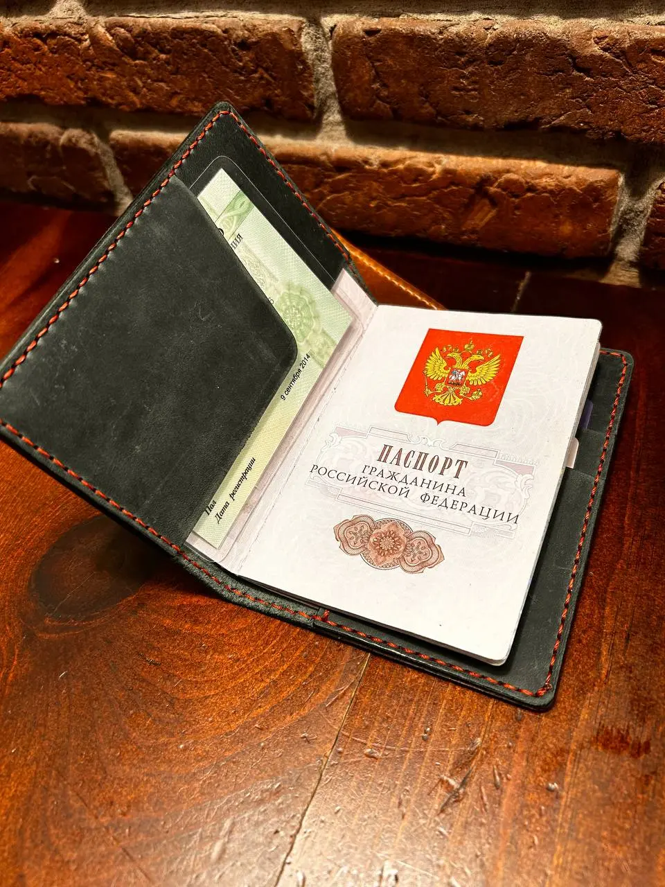 🤩🤩🤩🤩🤩🤩
В свободной продаже есть классная обложка на паспорт, вдруг кто-то давно хотел обновить🌟
Есть два кармана для карт и карман для СНИЛСа, выполнена обложка из очень приятной на ощупь crazy horse ... | Сетка — социальная сеть от hh.ru