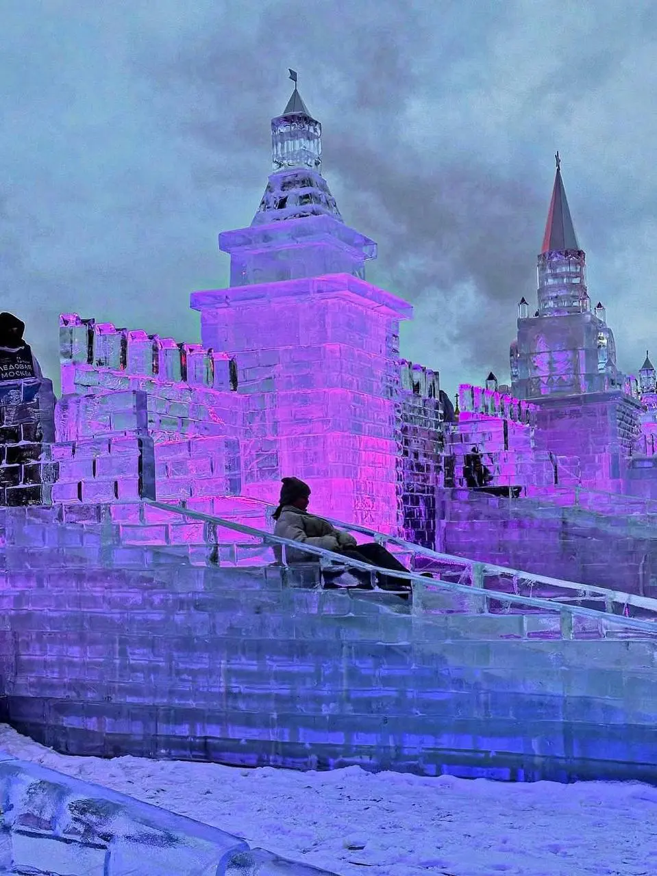 🧊Фестиваль «Ледовая Москва. В кругу семьи»
с 30 декабря по 11 января, 11:30–22:00
В Парке Победы на Поклонной горе пройдёт фестиваль «Ледовая Москва. В кругу семьи» | Сетка — социальная сеть от hh.ru