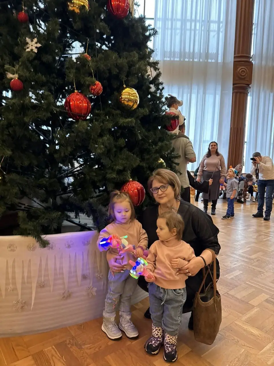 Сегодня на новогоднем представлении "Золушка" в Пензенской филармонии.
#выходные
#внучки
#новыйгод | Сетка — социальная сеть от hh.ru