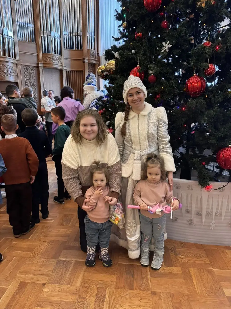 Сегодня на новогоднем представлении "Золушка" в Пензенской филармонии.
#выходные
#внучки
#новыйгод | Сетка — социальная сеть от hh.ru