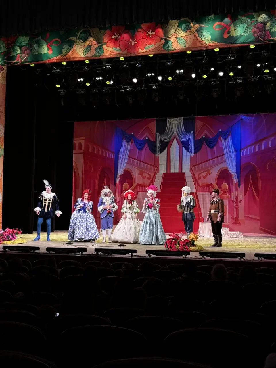 Сегодня на новогоднем представлении "Золушка" в Пензенской филармонии.
#выходные
#внучки
#новыйгод | Сетка — социальная сеть от hh.ru