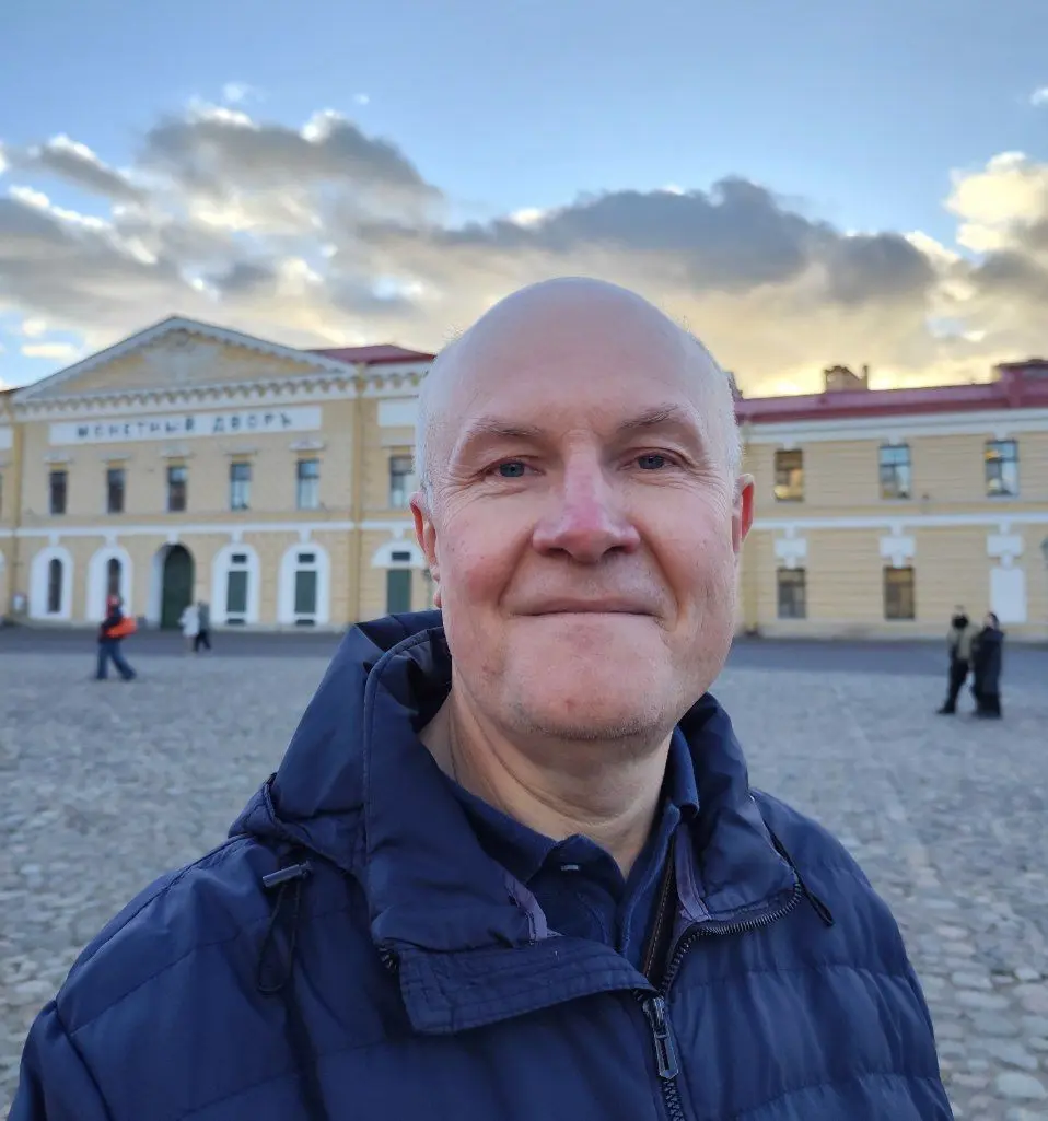 Как мы крадём свою свободу
«Я не могу» — самая лживая фраза, которую мы говорим себе.
Мы оправдываемся перед начальником, партнёром, родителями — а на самом деле оправдываемся перед своей совестью | Сетка — социальная сеть от hh.ru