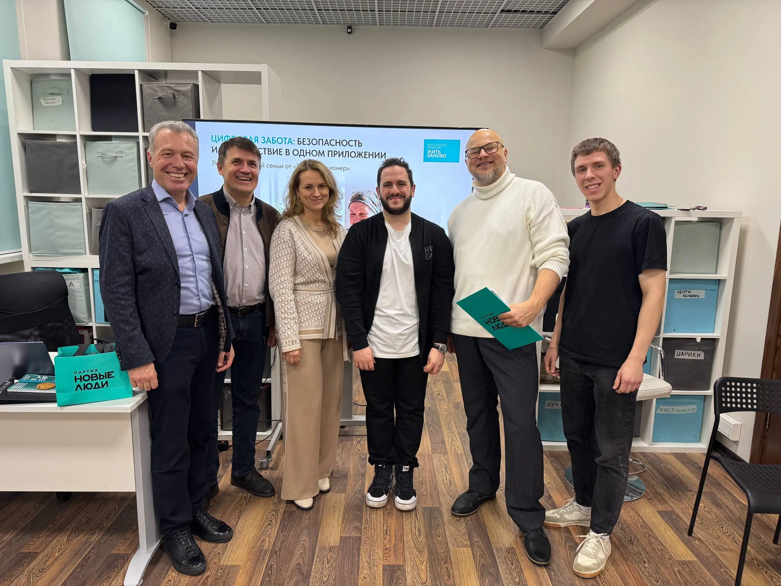 ЗАБОТА — ЭТО ОБЩЕЕ ДЕЛО: КАК «ИНТЕРПЕНСИОНЕР» НАХОДИТ ПОНИМАНИЕ НА ВСЕХ УРОВНЯХ
На прошедшей неделе у меня была честь представить наш проект в уникальной аудитории | Сетка — социальная сеть от hh.ru