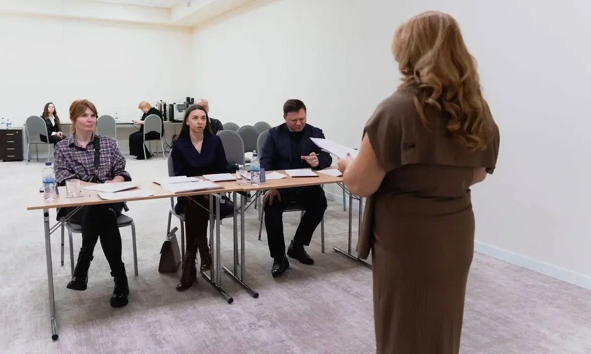 Пост из серии #HRмаркетологединорог
Про факты, логику и почему этот вектор для меня не случайный 😎
За 14 лет в маркетинге и коммуникациях я не раз корректировала свой путь:
🟣уходила из найма на фрилан... | Сетка — социальная сеть от hh.ru