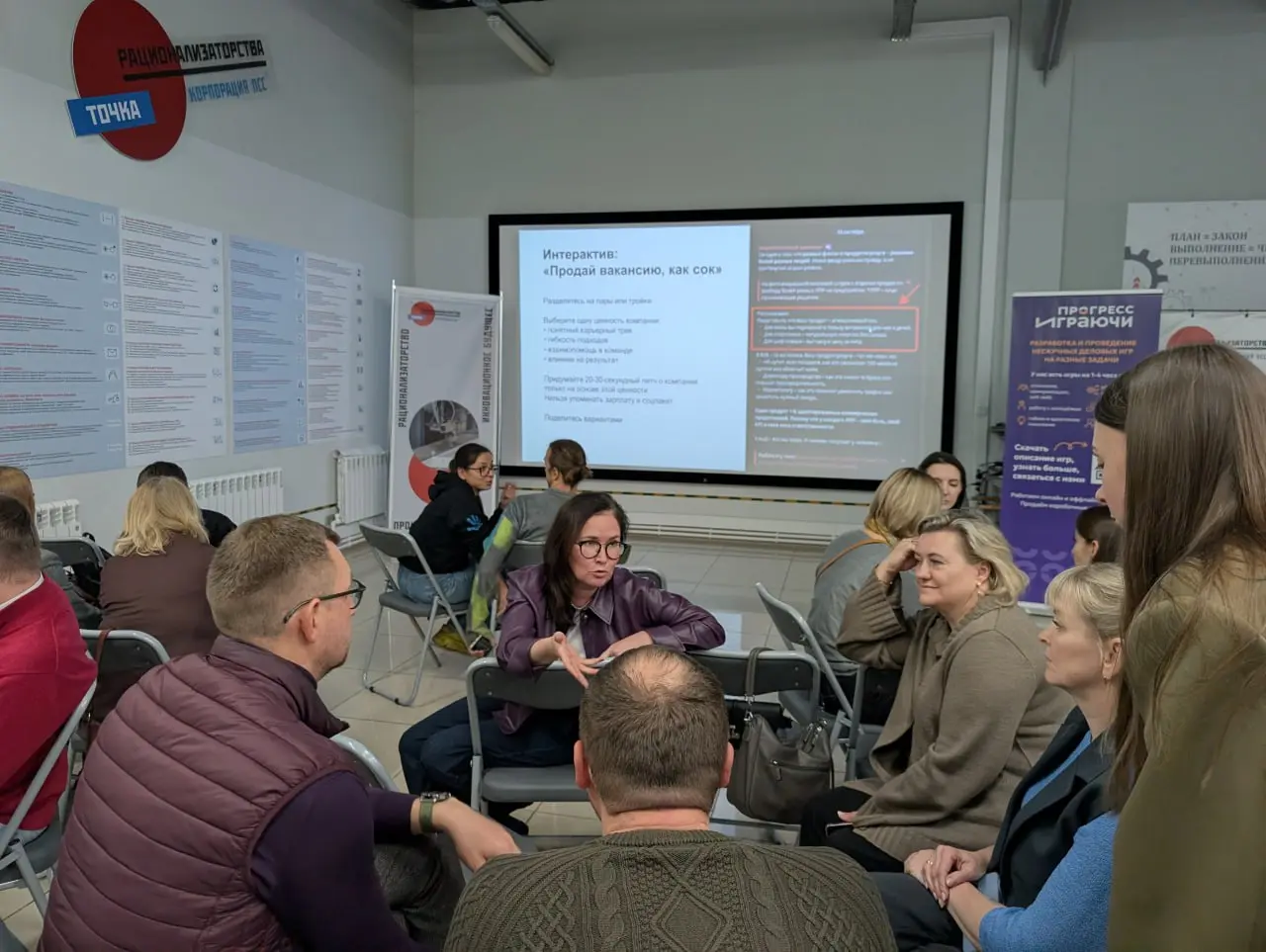Пост из серии #HRмаркетологединорог
Про факты, логику и почему этот вектор для меня не случайный 😎
За 14 лет в маркетинге и коммуникациях я не раз корректировала свой путь:
🟣уходила из найма на фрилан... | Сетка — социальная сеть от hh.ru
