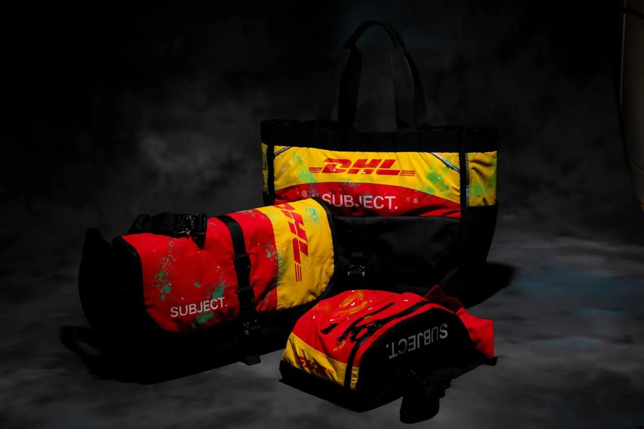 DHL совместно с японским брендом SUBJECT. представил коллекцию аксессуаров, созданных из списанных курьерских униформ.
В линейку вошли сумки разных форматов, выполненные из плотного текстиля | Сетка — социальная сеть от hh.ru