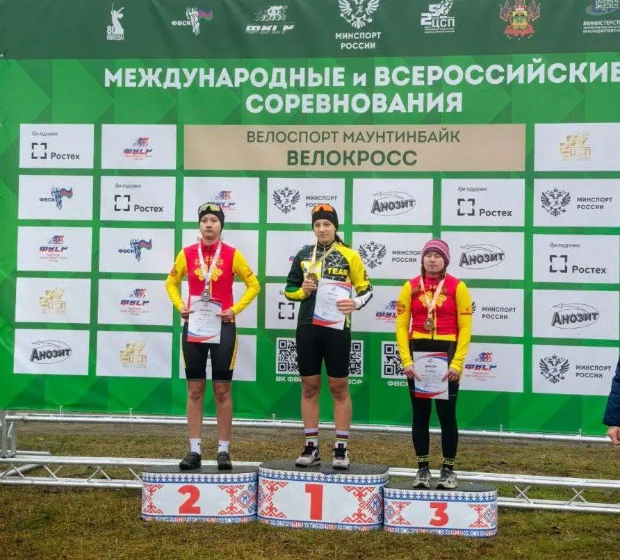 Победа на крутом вираже! 🚵‍♀️
Юная ставропольчанка Виктория Юдахина взяла золото на престижных всероссийских соревнованиях по велокроссу в Белореченске!
На сложнейшей трассе она смогла обойти сильнейш... | Сетка — социальная сеть от hh.ru