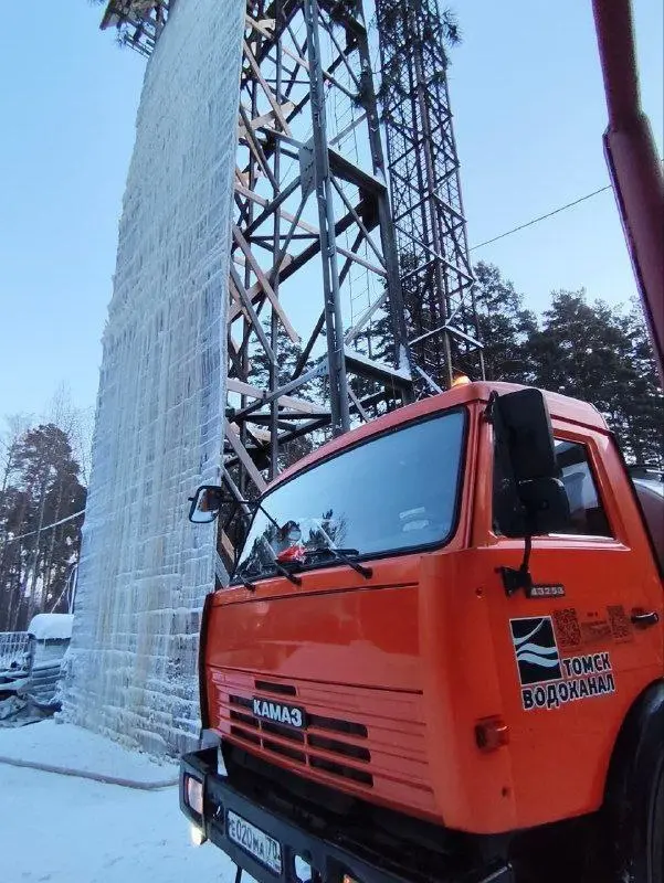 ✨ГК «Росводоканал» дарит праздник городам, помогая создавать новогоднюю сказку
❄В Барнауле специалисты предприятия участвовали в создании главной новогодней горки на площади Свободы | Сетка — социальная сеть от hh.ru