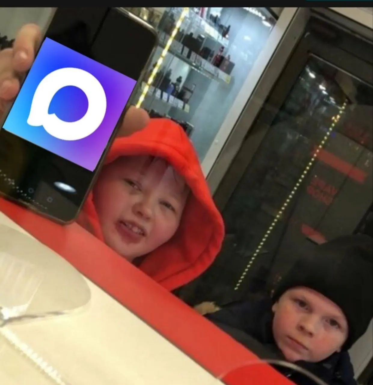 🤳Паспорт в магазине можно не предъявлять
Президент России Владимир Путин подписал закон, который позволяет использовать мессенджер MAX для подтверждения возраста | Сетка — социальная сеть от hh.ru