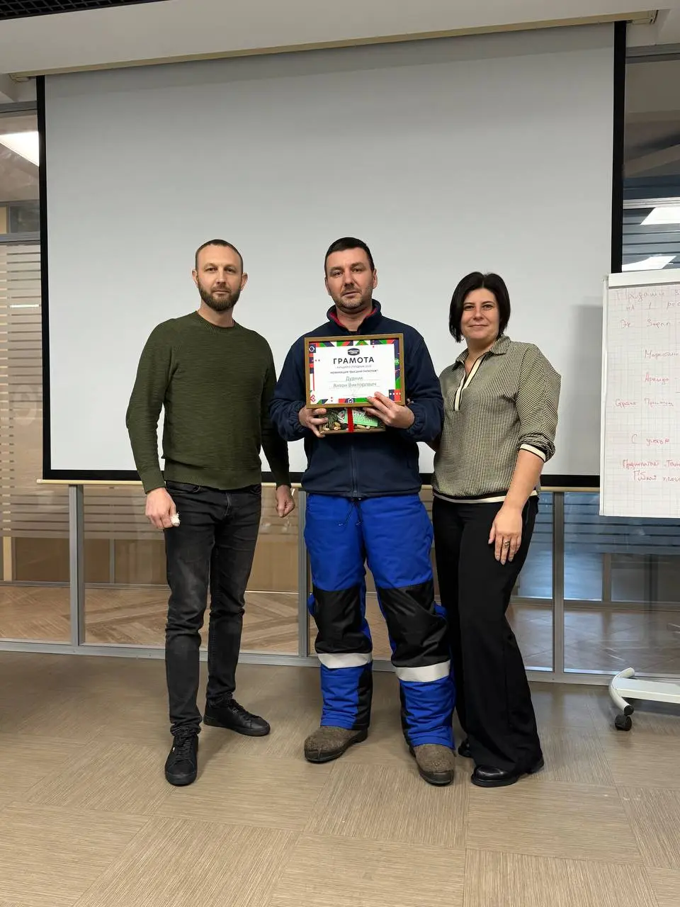 Лучший сотрудник года: поздравляем наших героев 🏆
Результат работы компании — это всегда сумма усилий сотен людей на разных позициях | Сетка — социальная сеть от hh.ru