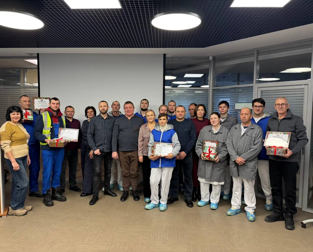Лучший сотрудник года: поздравляем наших героев 🏆
Результат работы компании — это всегда сумма усилий сотен людей на разных позициях | Сетка — социальная сеть от hh.ru