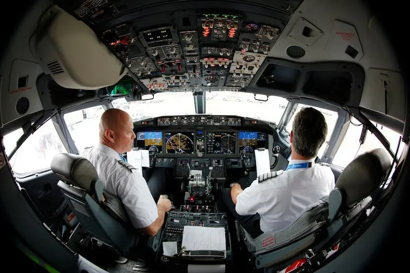 Капитан Boeing 737 авиакомпании American Airlines опубликовал свою реальную годовую зарплату - $458 тыс., что вызвало активные обсуждения в соцсетях | Сетка — социальная сеть от hh.ru