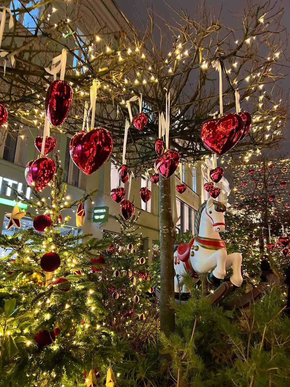 С наступающим 🎄🎅🎅
Этот год был разный.
У кого-то сложный, у кого-то насыщенный, у кого-то внезапно поворотный | Сетка — социальная сеть от hh.ru