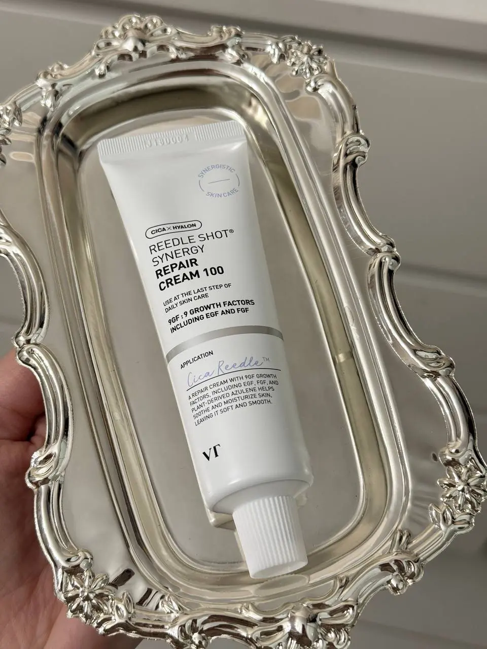 Зимой особенно важен уход за кожей лица 💘
Крем VT Cosmetics Reedle Shot SynergyRepair Cream 100— восстанавливает раздражённую кожу, запускает регенерацию повреждений после использования кислот, ретино... | Сетка — социальная сеть от hh.ru