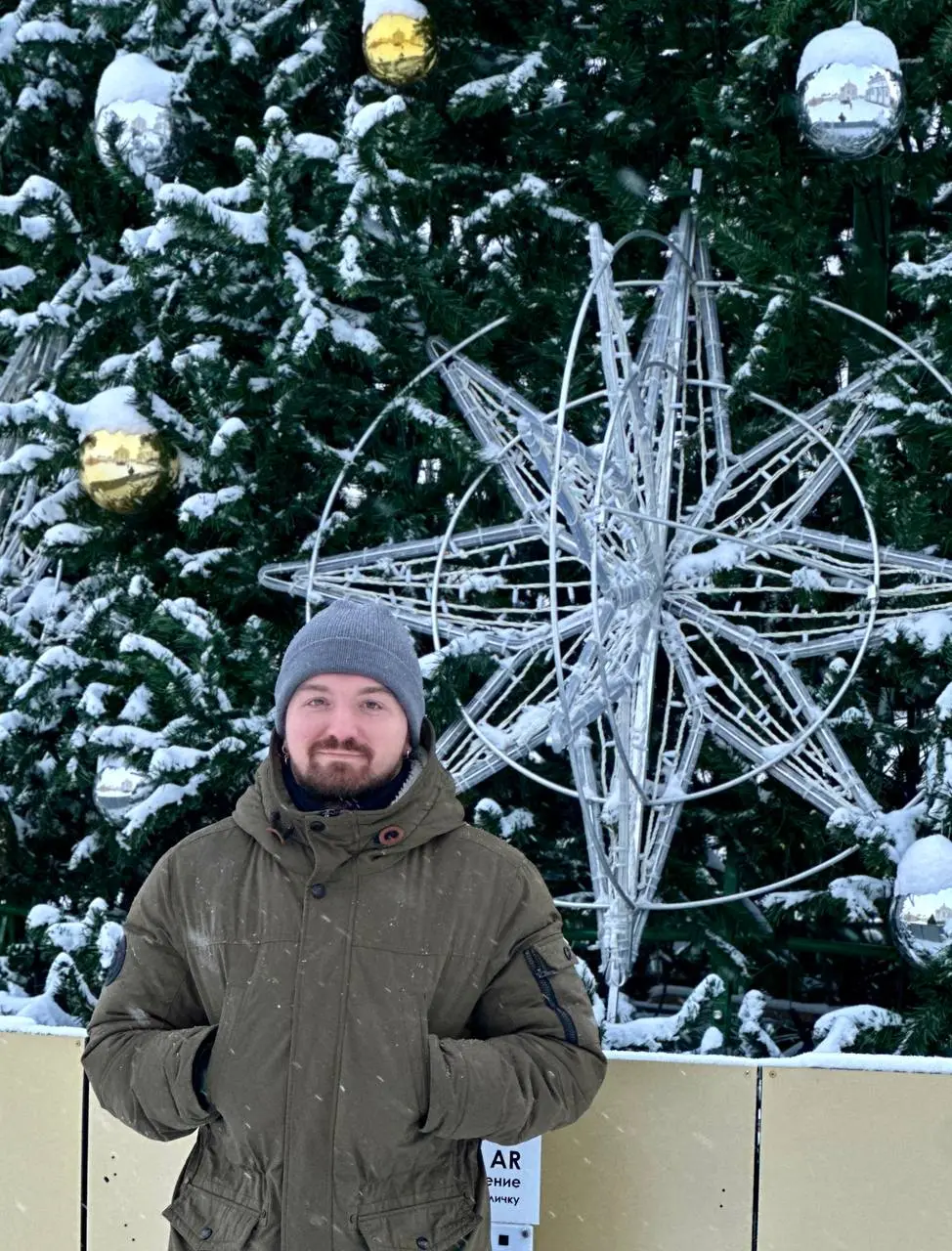 Ну что, всех с праздником? 🎄
Проверьте, не забыли ли вы купить горошек на оливье, а я пока поздравлю вас с наступающим Новым годом!
Давайте без этих типичных пожеланий счастья, здоровья, успешной карь... | Сетка — социальная сеть от hh.ru