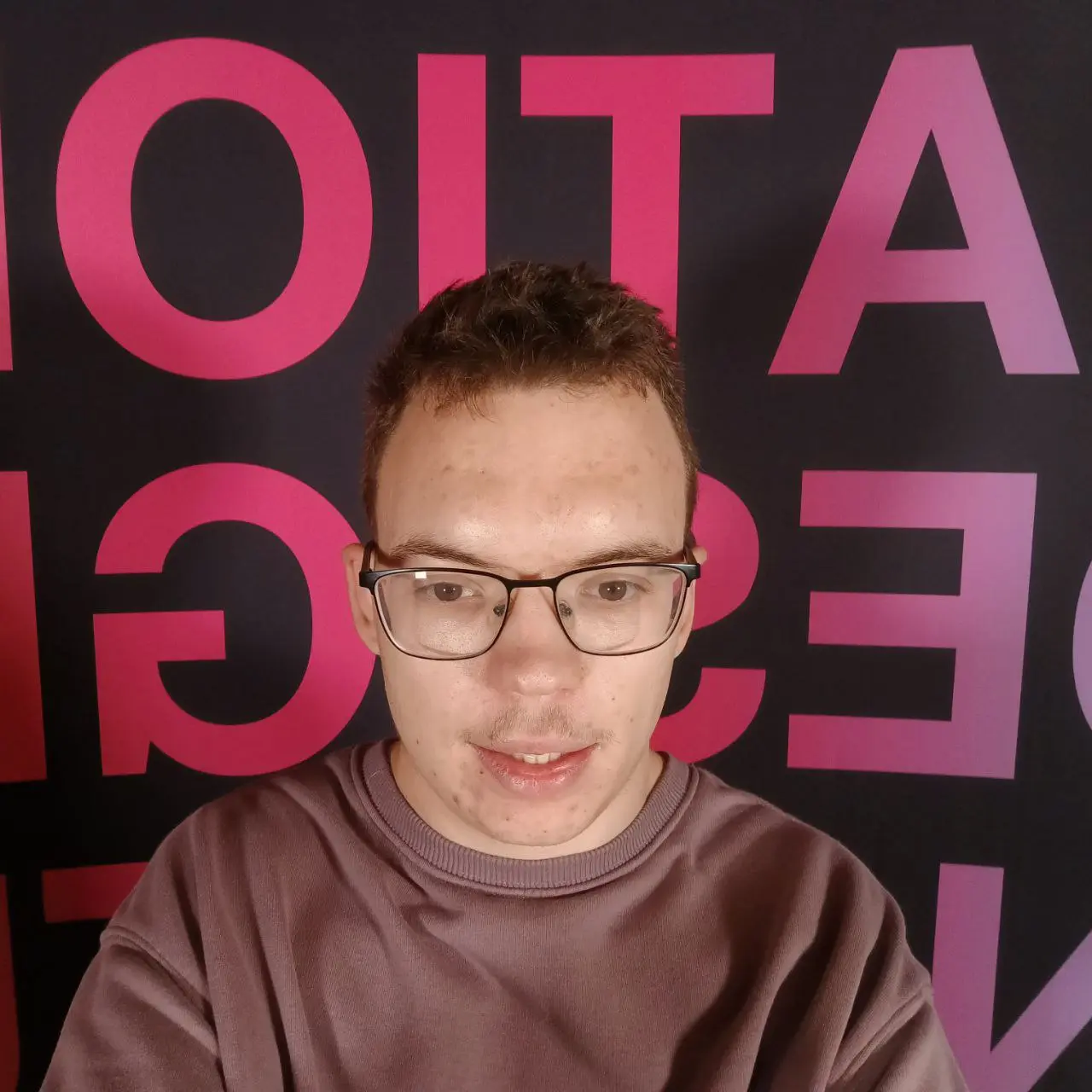 Всех с Наступающим Новым Годом 2026!
Мои Итоги Года!
Спойлер: 2025 — год поиска работы и портфолио улучшайзинга
Мой 2025 начался с сессии (ну кто бы сомневался 😦😂), на ней я показал свою соковыжималку... | Сетка — социальная сеть от hh.ru