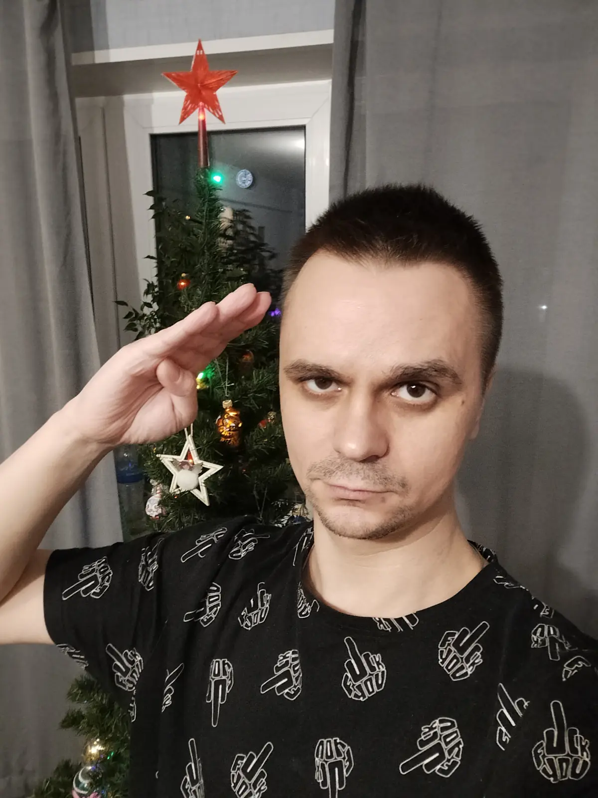 🫡 The Christmas tree is decorated, sir! 🎄 | Сетка — социальная сеть от hh.ru