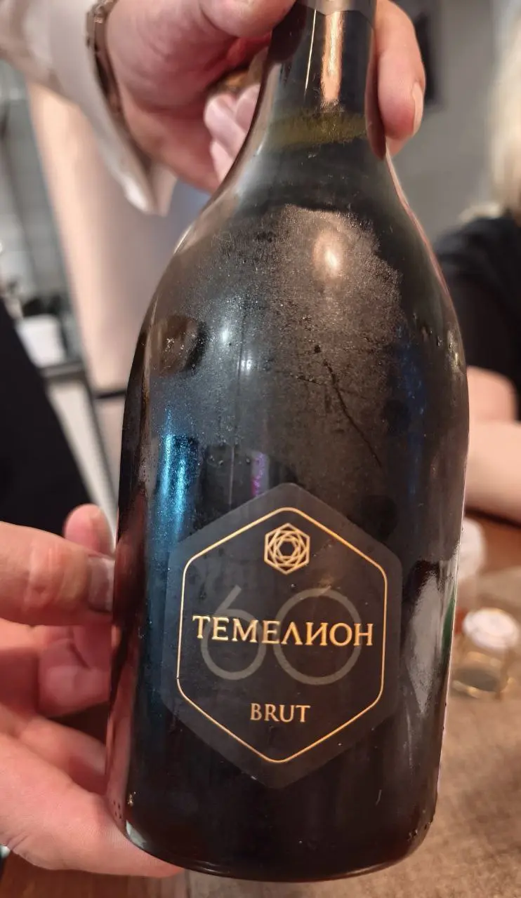 Шампанское и оливье 👍
#Жизнь@poldner | Сетка — социальная сеть от hh.ru