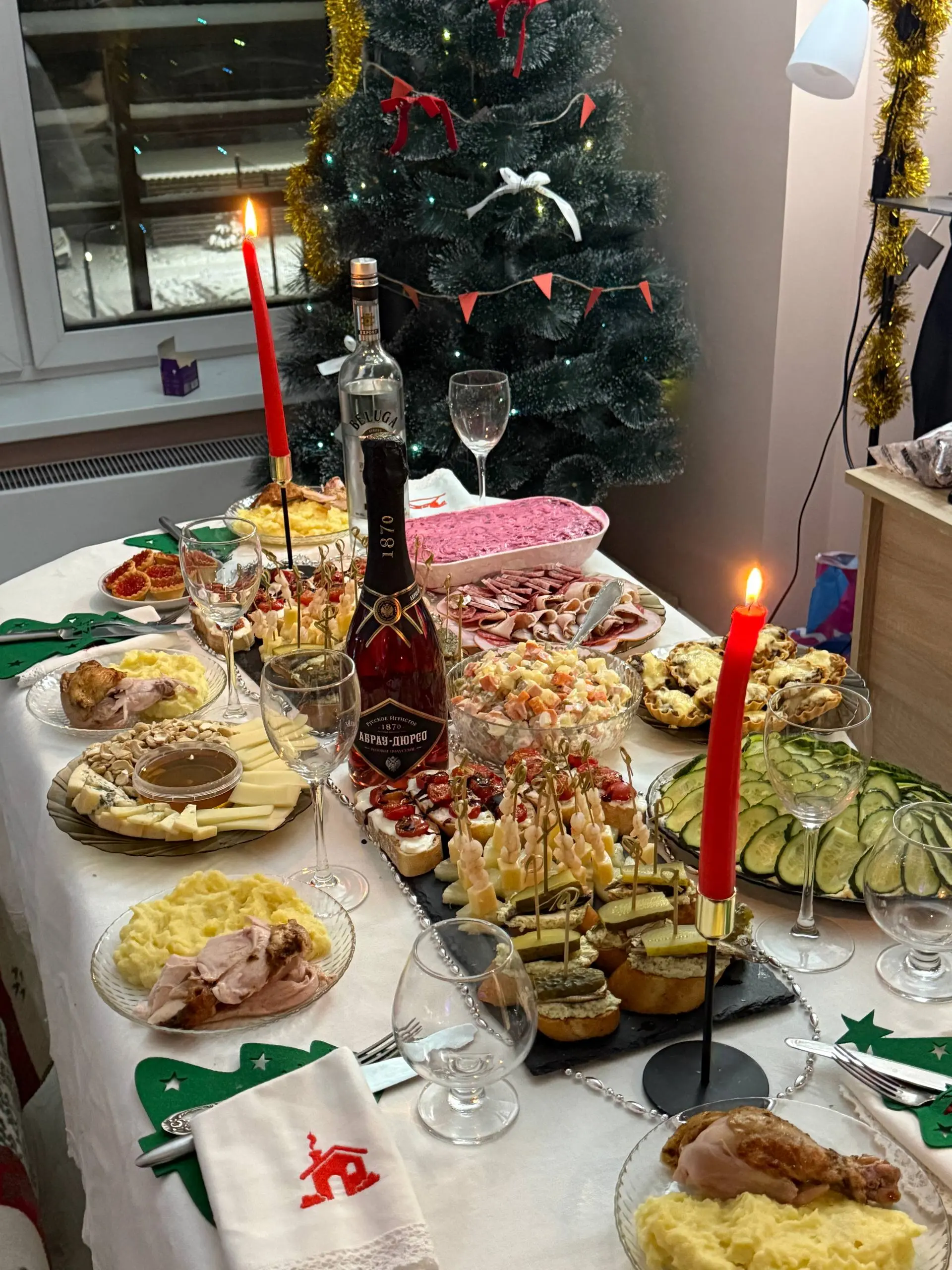 Ура, мы продолжаем старый год!!!
Никогда не жалейте о событиях, которые произошли с вами, ведь они делают вас сильнее, мудрее и создают огромный багаж знаний!
Пусть у вас в новом году сбываются все ва... | Сетка — социальная сеть от hh.ru