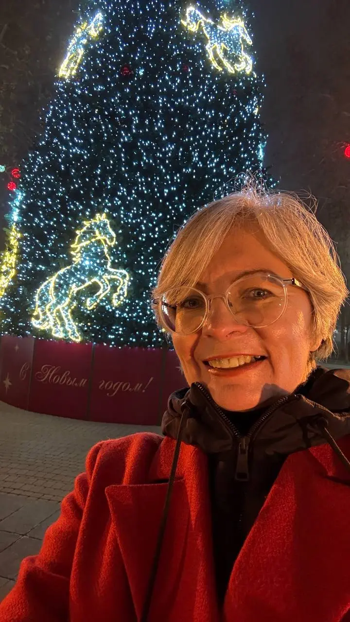 Дорогие друзья и коллеги!!!
Спасибо за совместный 2025!❤️
Я поздравляю вас с Новым 2026!!!✨
Желаю вам года, в котором меньше суеты и больше управляемости: ясных ставок, честных приоритетов и решений, ... | Сетка — социальная сеть от hh.ru