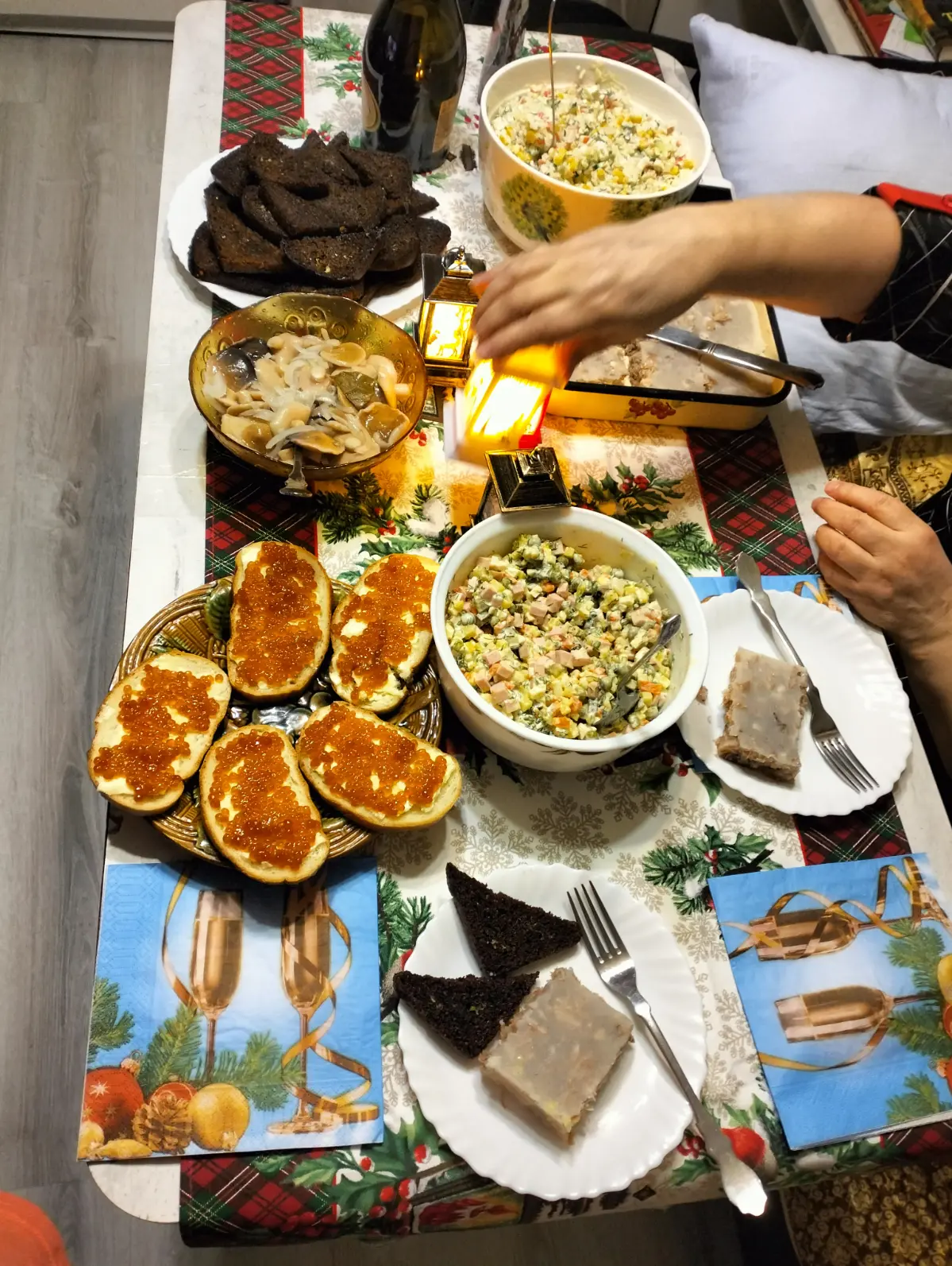 Новогодний стол ☺️🎄
Едаааа! 🥗 😃 | Сетка — социальная сеть от hh.ru