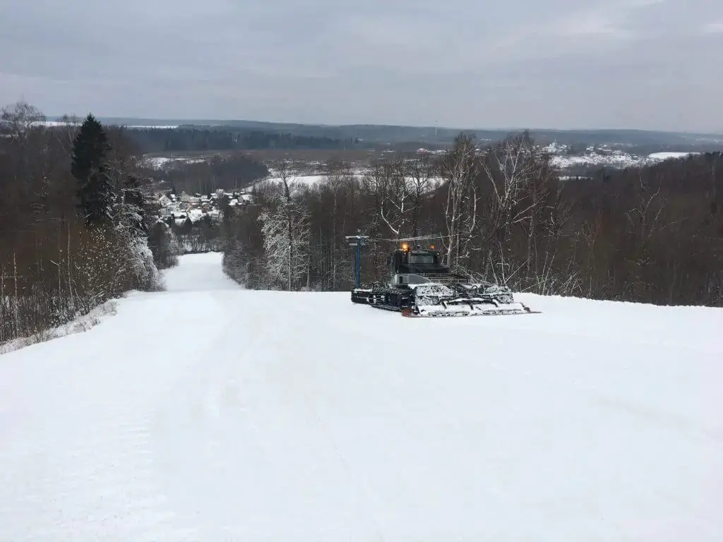 🏂 Говорят, в Московской области нет гор.
Нет гор — значит, нет и фрирайда.
Фрирайда нет… а подготовка к нему есть | Сетка — социальная сеть от hh.ru
