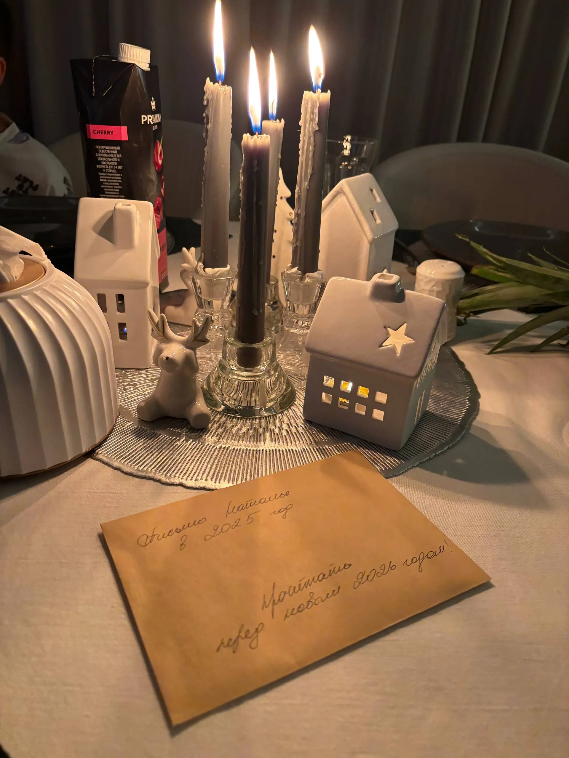 Так много написала в сторис, что решила сохранить это здесь постом.
🎄Предновогодние традиции.
✨Традиция номер раз.
Каждый год с детьми мы печем и настраиваем имбирные печенюшки | Сетка — социальная сеть от hh.ru