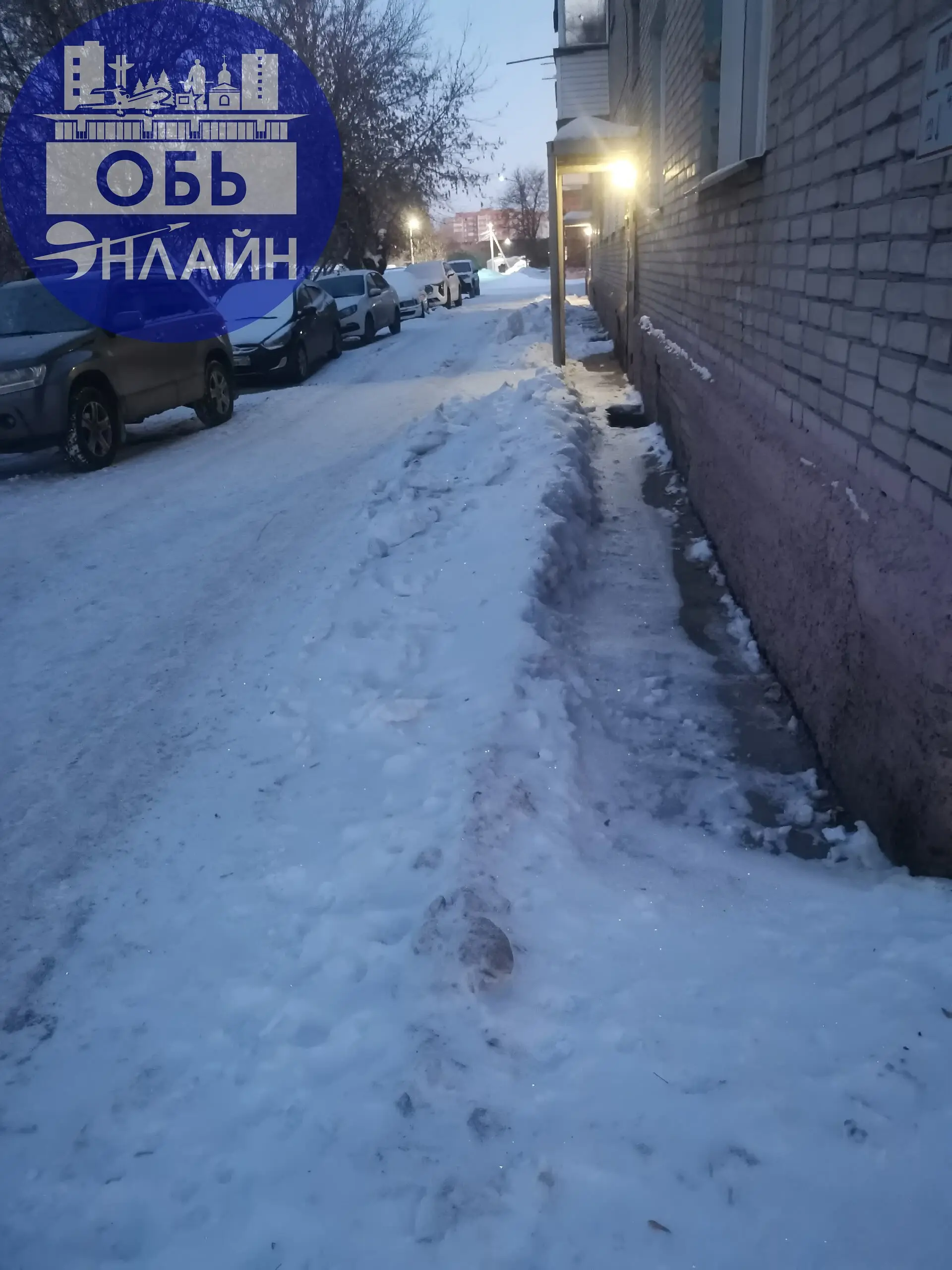 ↗ Администрация города Оби, почистите снег во дворе домов по ул Октябрьская 2/1, 2, 6 | Сетка — социальная сеть от hh.ru