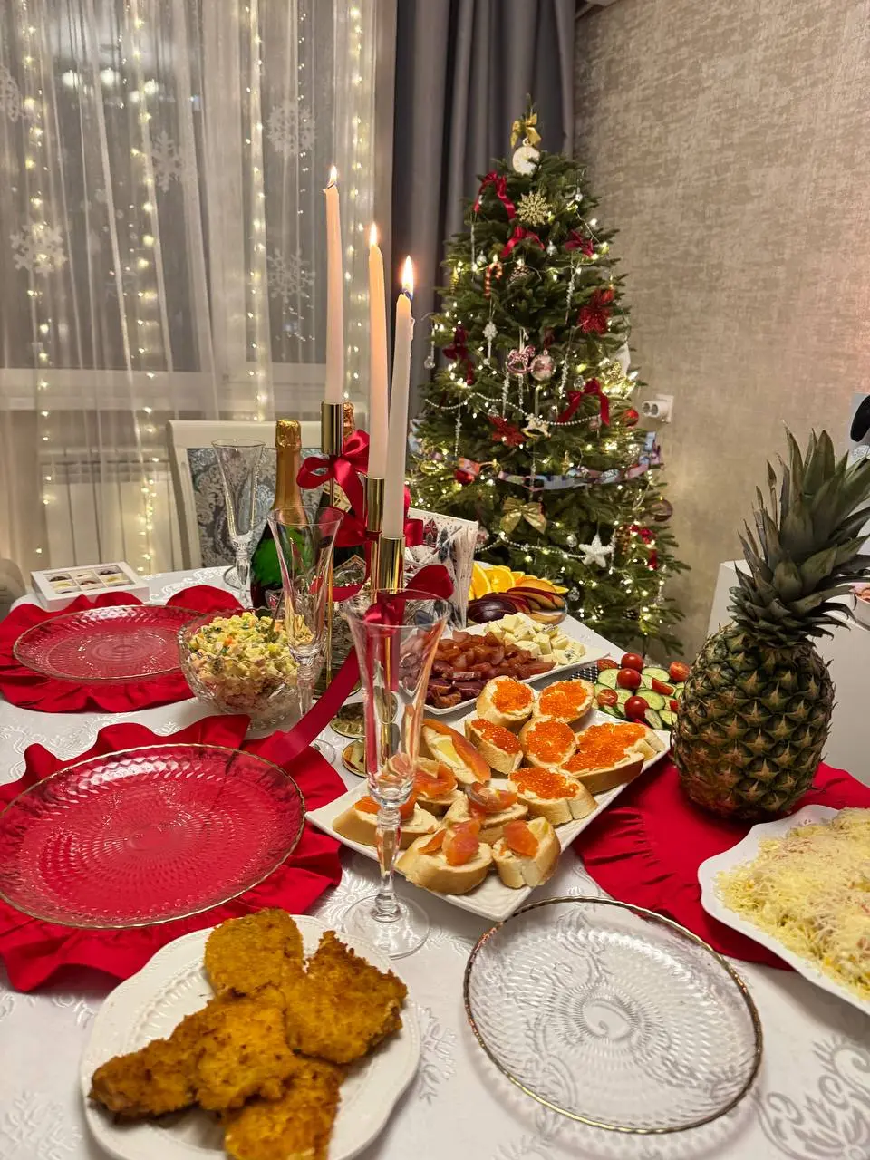 *С Новым годом, дорогие🎄✨
Пусть год будет наполнен смелыми мечтами, целями и маленькими победами каждый день💕🔥
Вокруг будет любовь, свет и улыбки, а сердце — полное волшебства | Сетка — социальная сеть от hh.ru