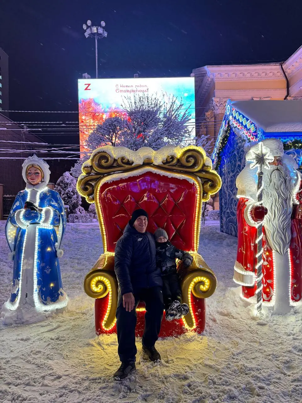 *С Новым годом, дорогие🎄✨
Пусть год будет наполнен смелыми мечтами, целями и маленькими победами каждый день💕🔥
Вокруг будет любовь, свет и улыбки, а сердце — полное волшебства | Сетка — социальная сеть от hh.ru