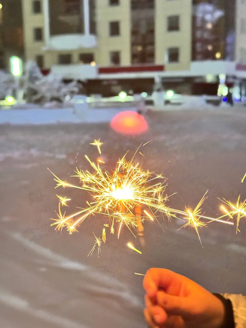 *С Новым годом, дорогие🎄✨
Пусть год будет наполнен смелыми мечтами, целями и маленькими победами каждый день💕🔥
Вокруг будет любовь, свет и улыбки, а сердце — полное волшебства | Сетка — социальная сеть от hh.ru