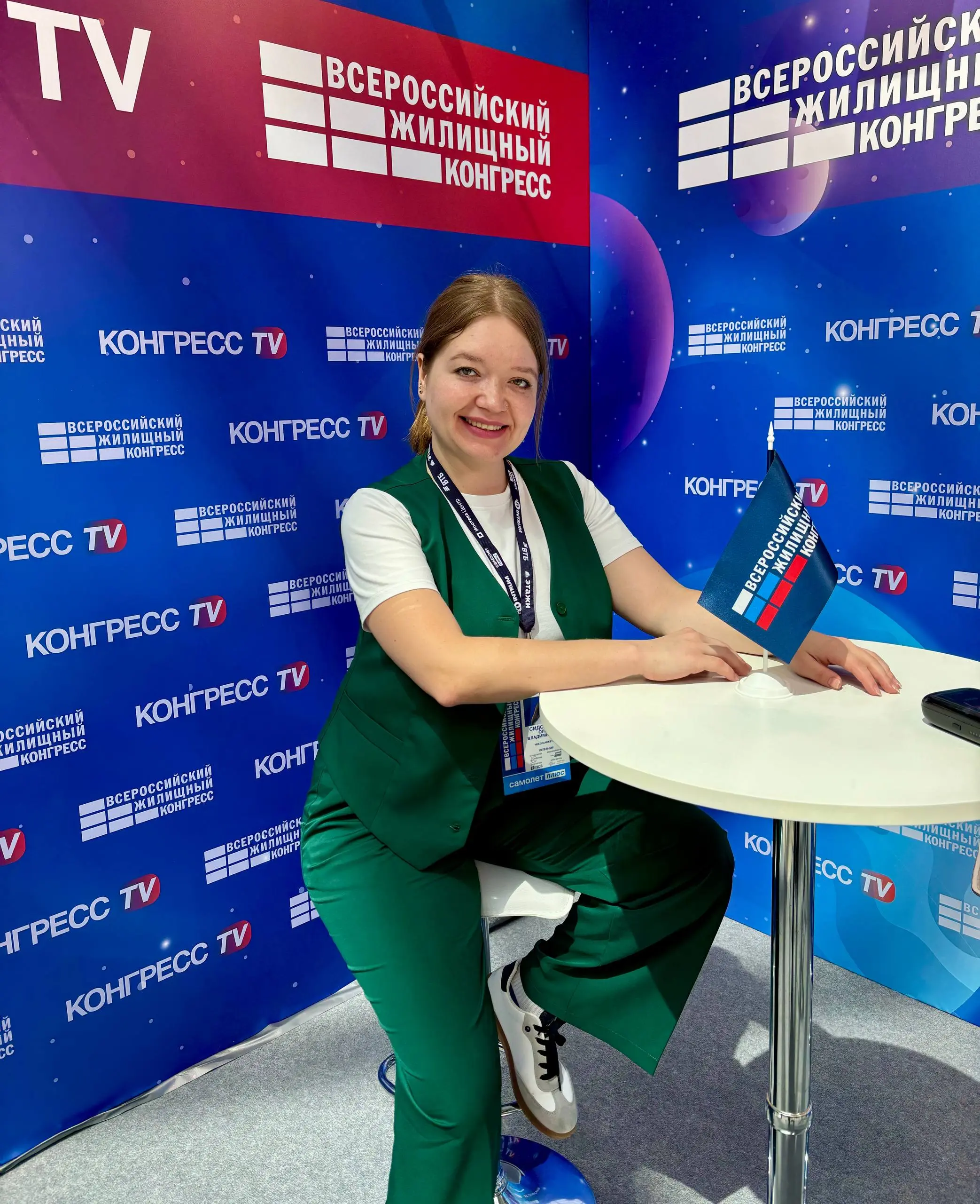Всем привет! Решила обновить пост-знакомство
Меня зовут Ольга Сидоренко и я больше 10 лет занимаюсь маркетингом и SMM в недвижимости.
Сейчас руковожу блоком соц. сетей у застройщика из ТОП 10 РФ | Сетка — социальная сеть от hh.ru